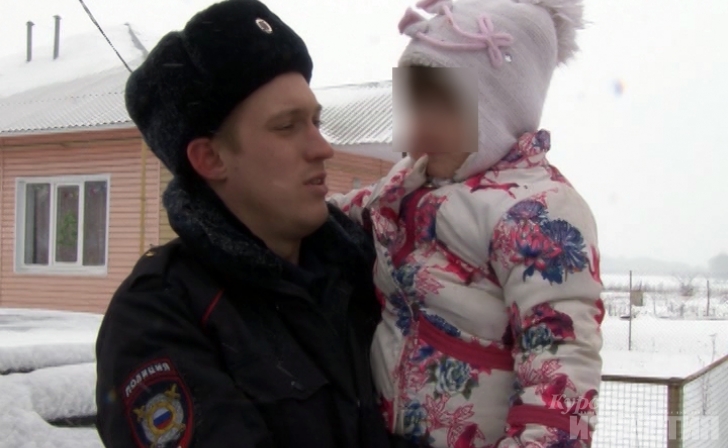 Курская семья едва не замерзла, застряв на ночь в снежном поле Курская семья едва не замерзла, застряв на ночь в снежном поле